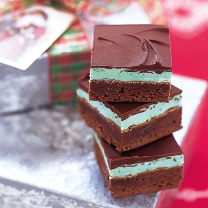 chocolate-mint-brownies-christmas-recipe-photo-420-FF1201KITCHA14 (1)